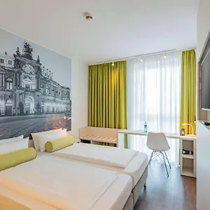 Super 8 By Wyndham Отель
